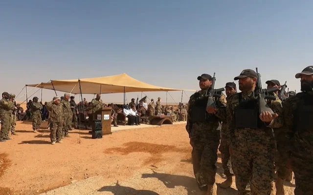 جنود من جيش سوريا الحرة في معسكر التنف